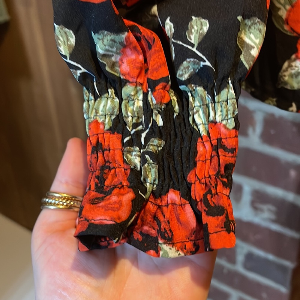 Rose pattern blouse - Picture 5 of 5